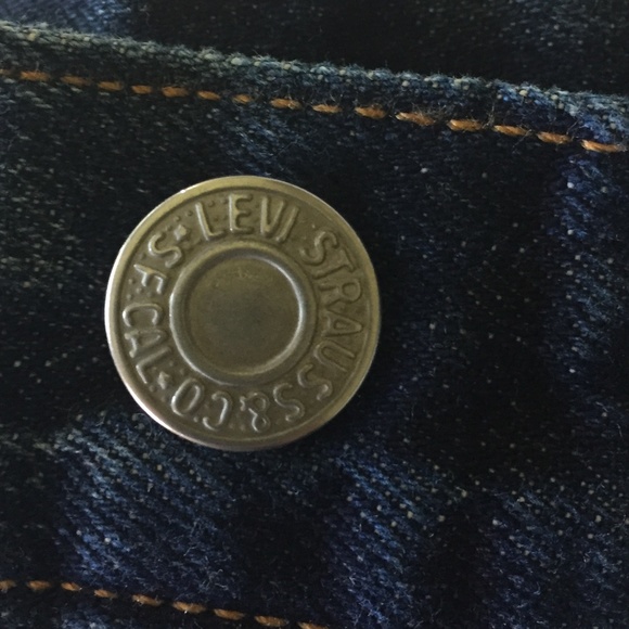 Levi Cherry embroidered shorts - Picture 8 of 9